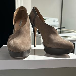 platform with a stiletto heel that takes from desk to date